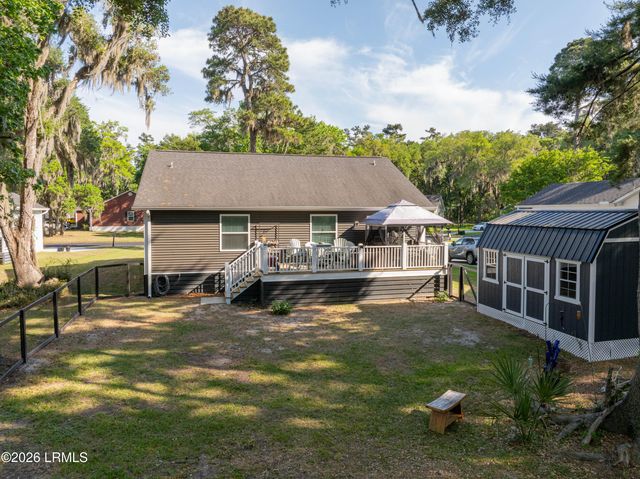 42 Canopy Lane, St. Helena Island, SC 29920