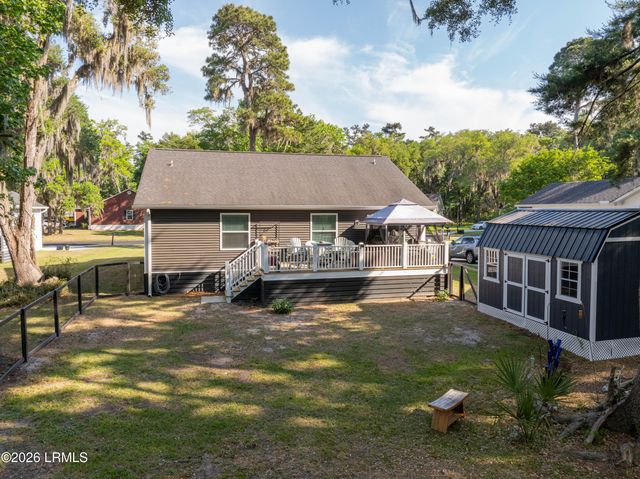 42 Canopy Lane, St. Helena Island, SC 29920