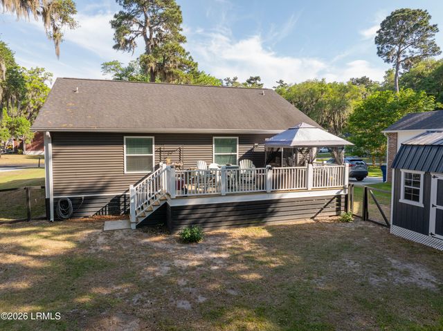 42 Canopy Lane, St. Helena Island, SC 29920