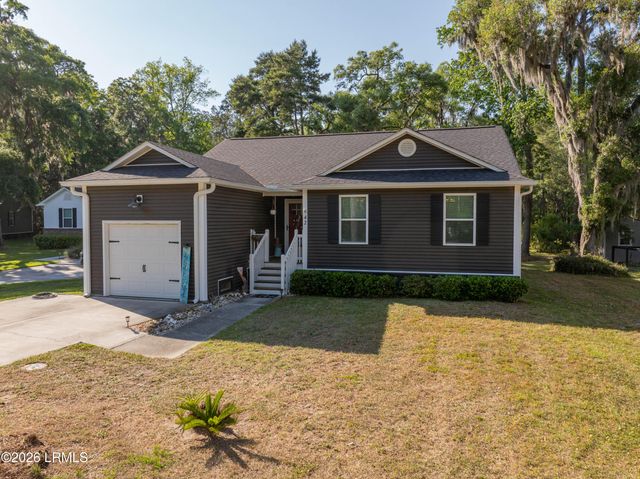 42 Canopy Lane, St. Helena Island, SC 29920
