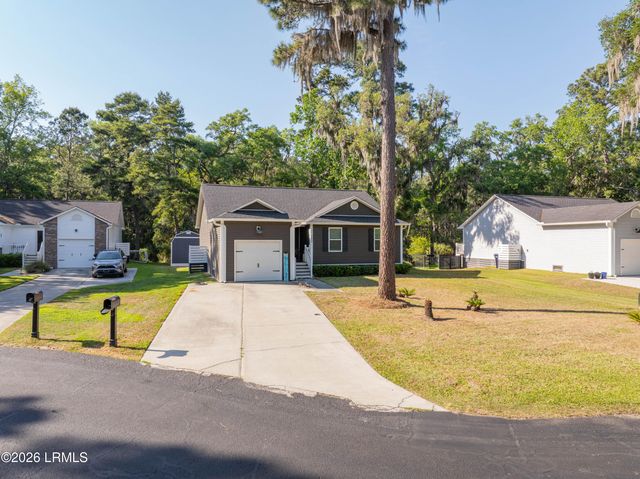 42 Canopy Lane, St. Helena Island, SC 29920