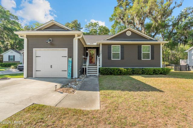 42 Canopy Lane, St. Helena Island, SC 29920