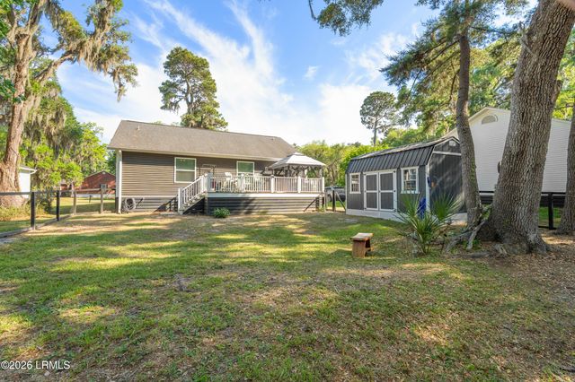 42 Canopy Lane, St. Helena Island, SC 29920