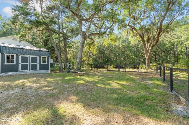 42 Canopy Lane, St. Helena Island, SC 29920
