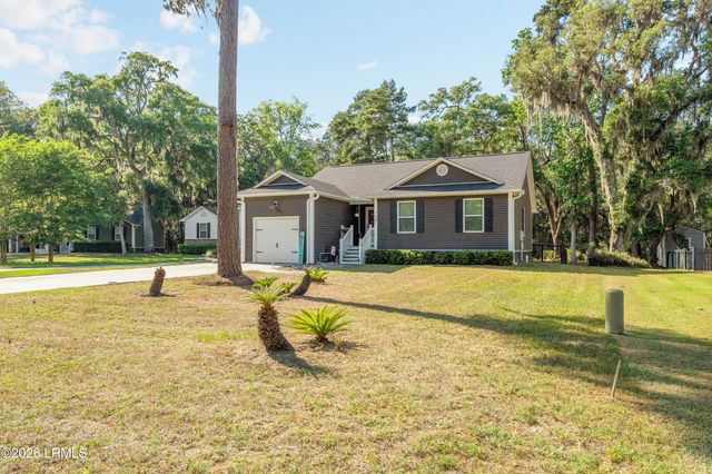 42 Canopy Lane, St. Helena Island, SC 29920