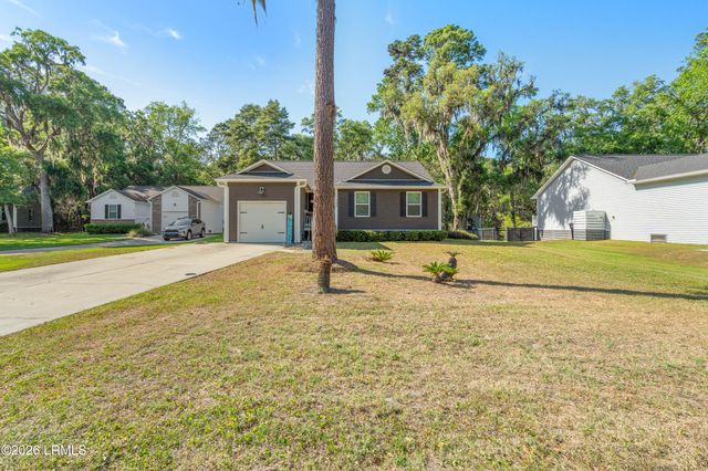 42 Canopy Lane, St. Helena Island, SC 29920
