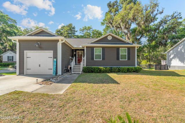 42 Canopy Lane, St. Helena Island, SC 29920