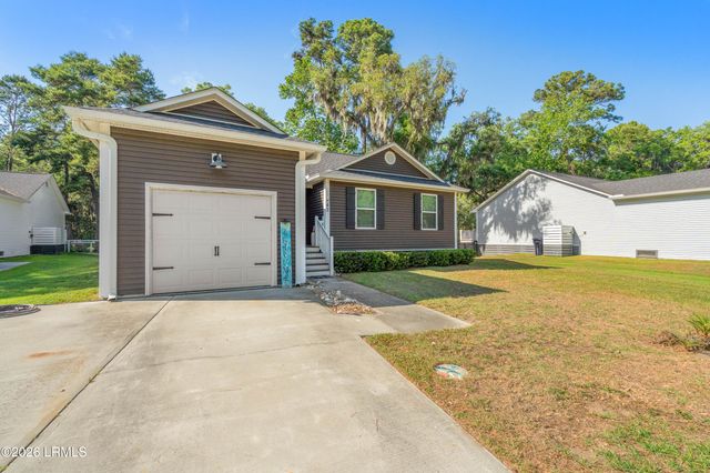 42 Canopy Lane, St. Helena Island, SC 29920