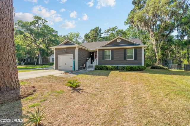 42 Canopy Lane, St. Helena Island, SC 29920