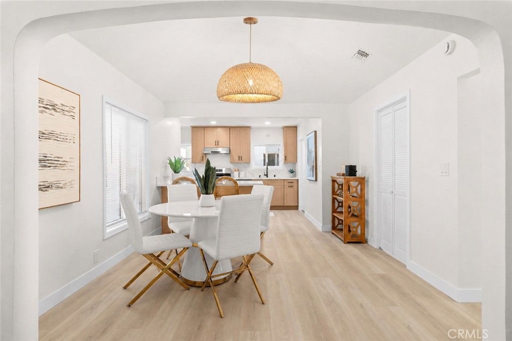 Image 13 of property listing at 2115 S Redondo, Los Angeles, CA 90016