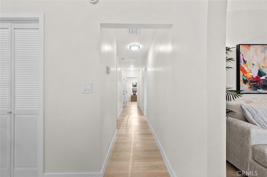 Image 21 of property listing at 2115 S Redondo, Los Angeles, CA 90016