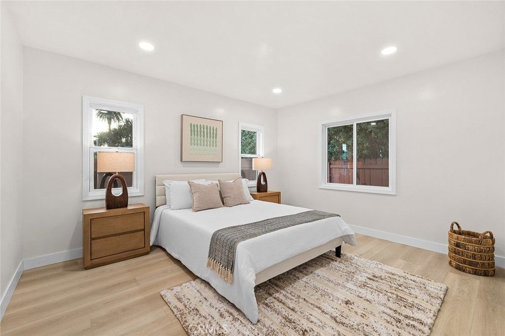 Image 22 of property listing at 2115 S Redondo, Los Angeles, CA 90016