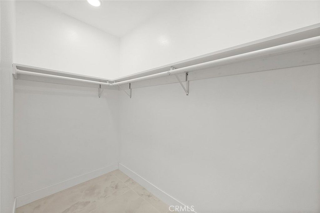 Image 26 of property listing at 2115 S Redondo, Los Angeles, CA 90016