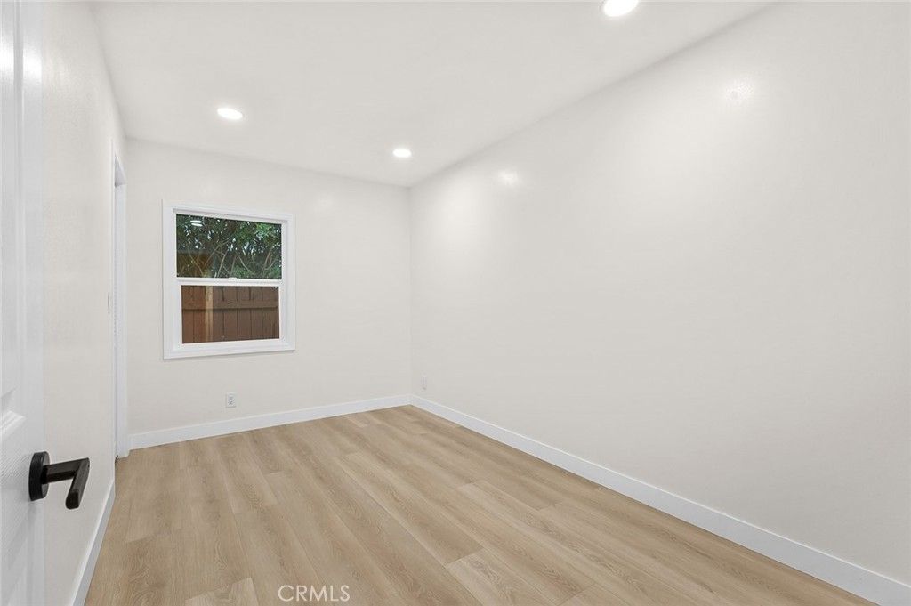 Image 29 of property listing at 2115 S Redondo, Los Angeles, CA 90016