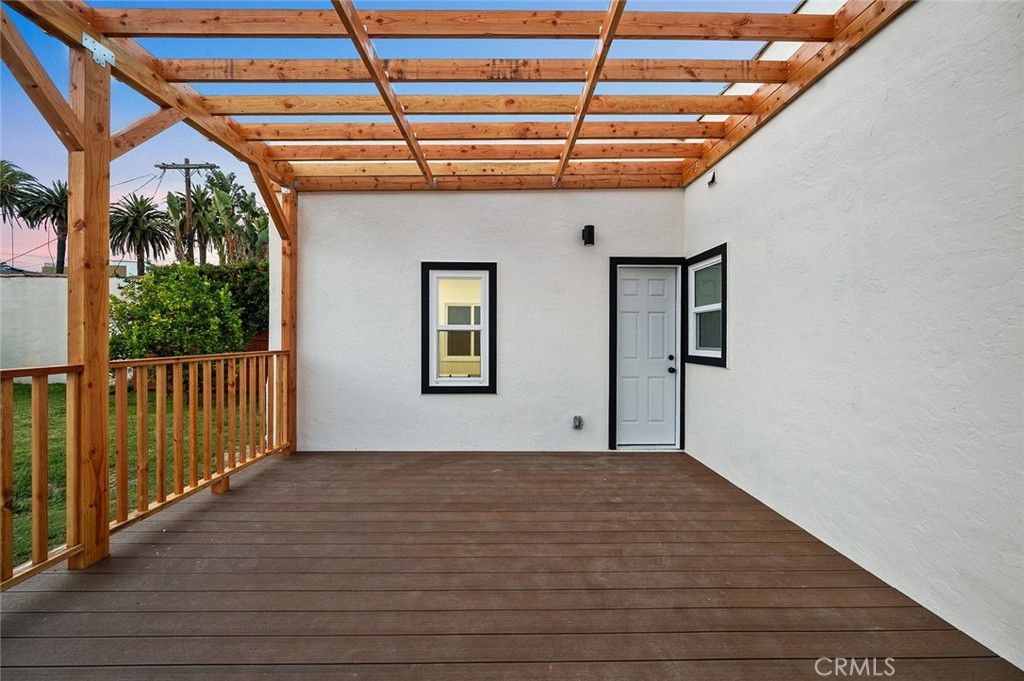 Image 35 of property listing at 2115 S Redondo, Los Angeles, CA 90016