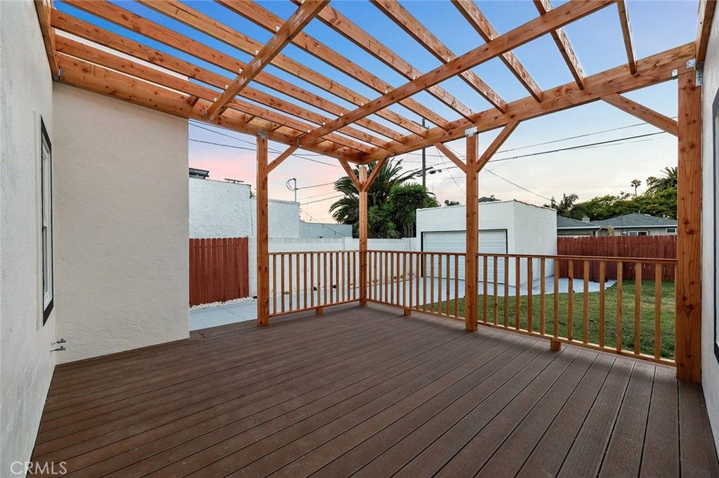 Image 36 of property listing at 2115 S Redondo, Los Angeles, CA 90016