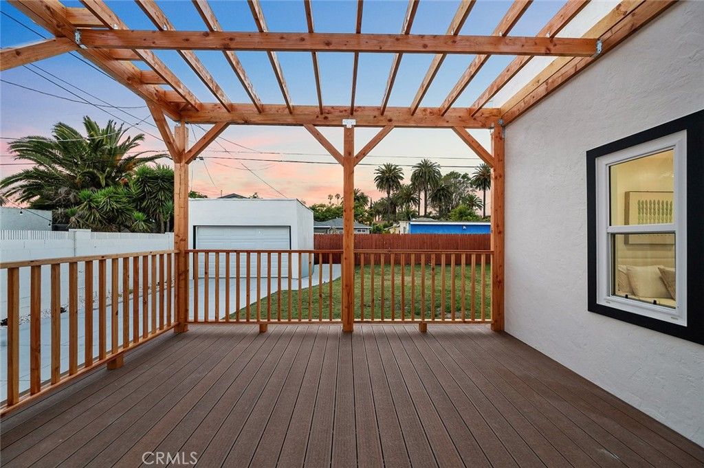 Image 37 of property listing at 2115 S Redondo, Los Angeles, CA 90016