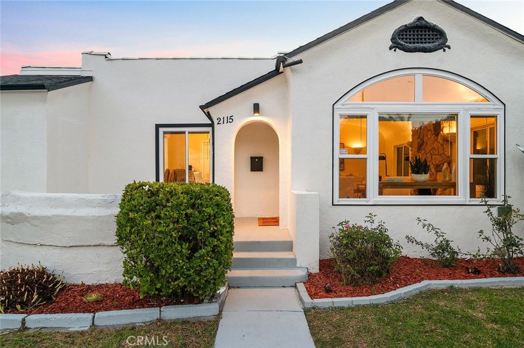 Image 4 of property listing at 2115 S Redondo, Los Angeles, CA 90016