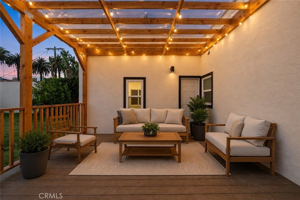 Image 43 of property listing at 2115 S Redondo, Los Angeles, CA 90016
