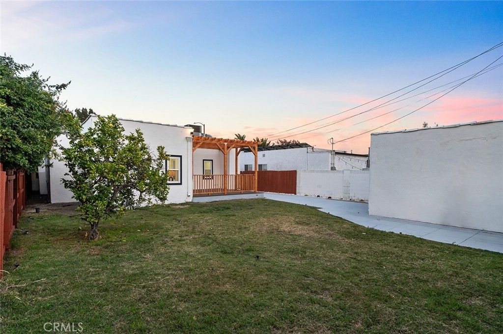 Image 46 of property listing at 2115 S Redondo, Los Angeles, CA 90016