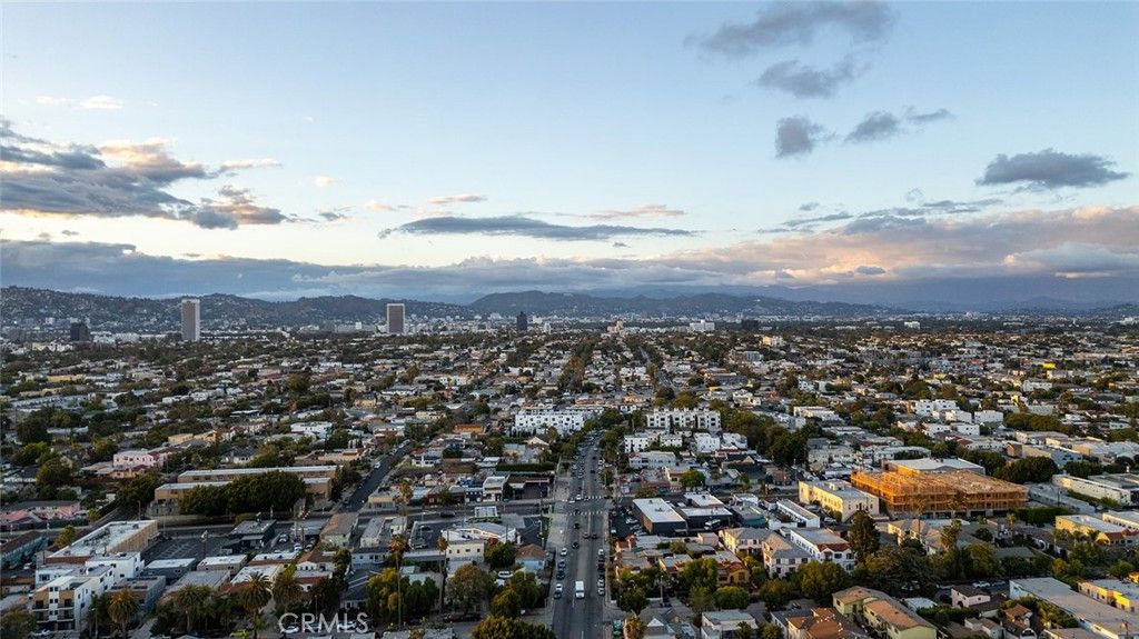 Image 52 of property listing at 2115 S Redondo, Los Angeles, CA 90016