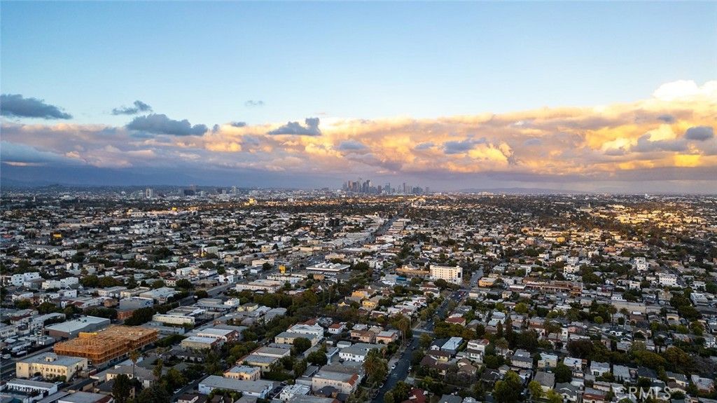 Image 56 of property listing at 2115 S Redondo, Los Angeles, CA 90016