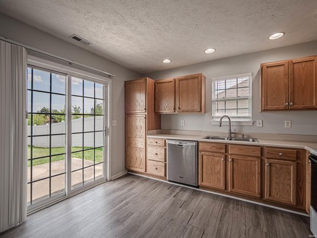 9901 Chatteris Road, Evansville, IN 47725