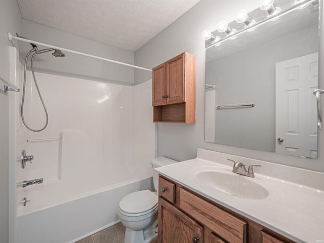 9901 Chatteris Road, Evansville, IN 47725