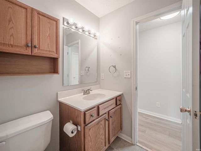 9901 Chatteris Road, Evansville, IN 47725
