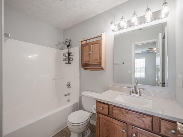 9901 Chatteris Road, Evansville, IN 47725