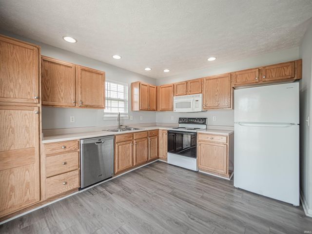 9901 Chatteris Road, Evansville, IN 47725