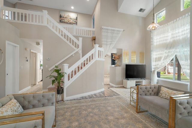 9502 Village Tree Dr, Elk Grove, CA 95758