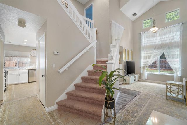 9502 Village Tree Dr, Elk Grove, CA 95758