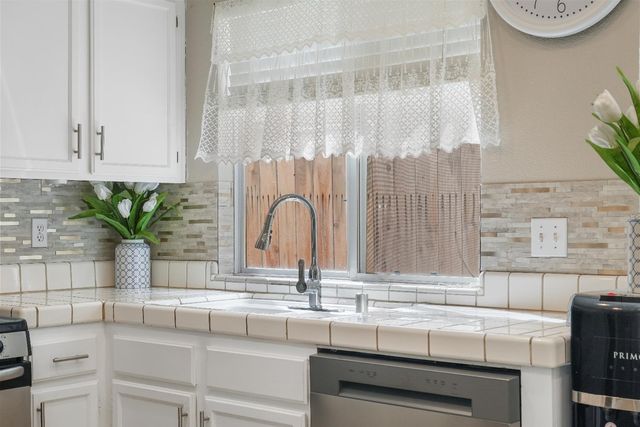 9502 Village Tree Dr, Elk Grove, CA 95758