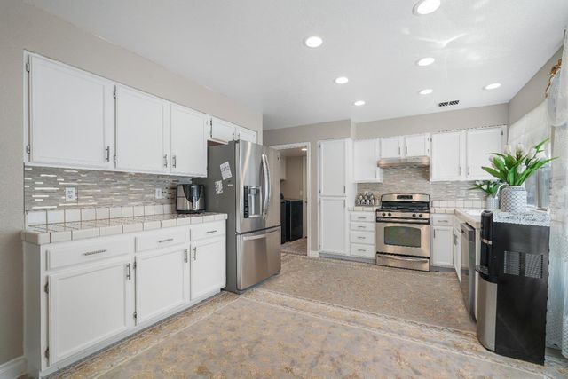 9502 Village Tree Dr, Elk Grove, CA 95758