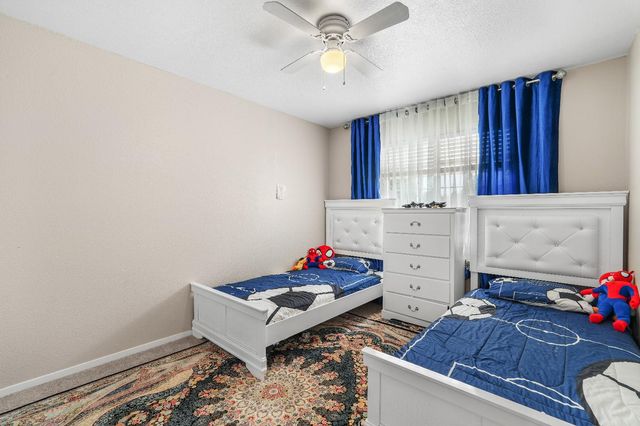 9502 Village Tree Dr, Elk Grove, CA 95758