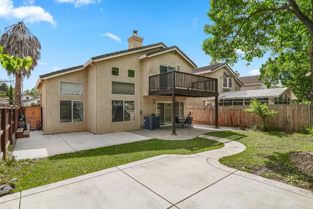 9502 Village Tree Dr, Elk Grove, CA 95758