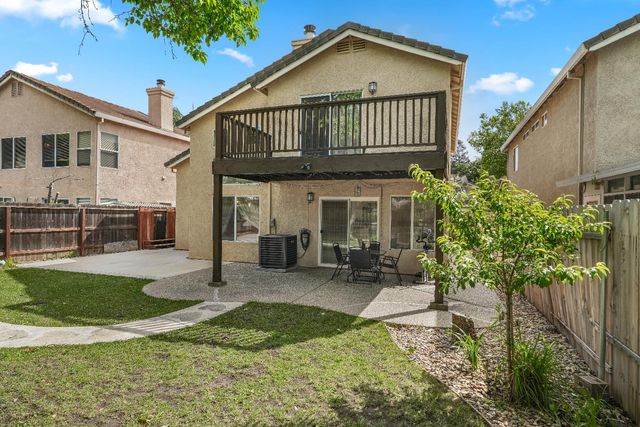9502 Village Tree Dr, Elk Grove, CA 95758