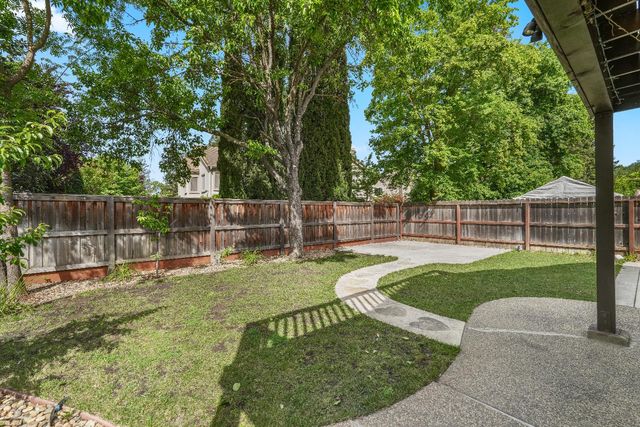 9502 Village Tree Dr, Elk Grove, CA 95758