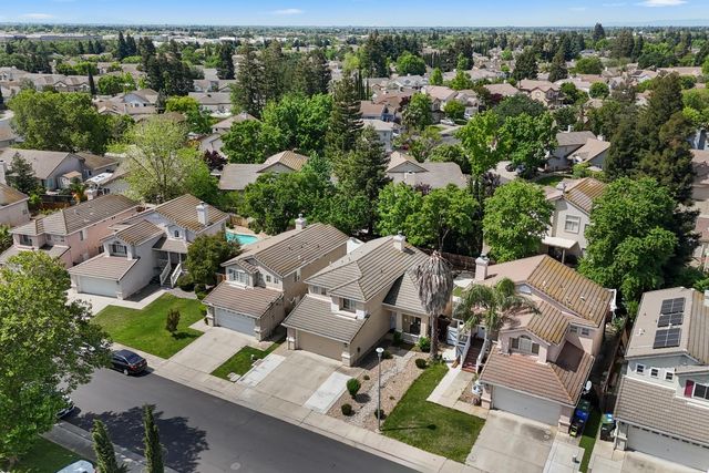 9502 Village Tree Dr, Elk Grove, CA 95758