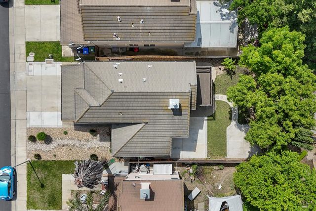 9502 Village Tree Dr, Elk Grove, CA 95758