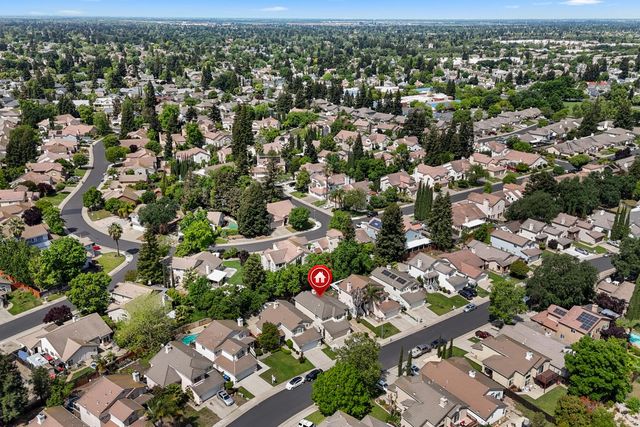 9502 Village Tree Dr, Elk Grove, CA 95758