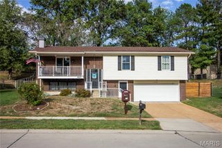 4829 Vermilion Drive, St Louis, MO 63128
