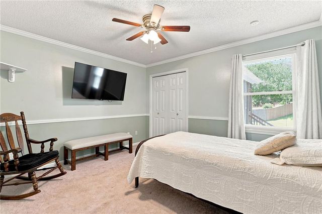 6726 N Charleston Drive, Kansas City, MO 64119