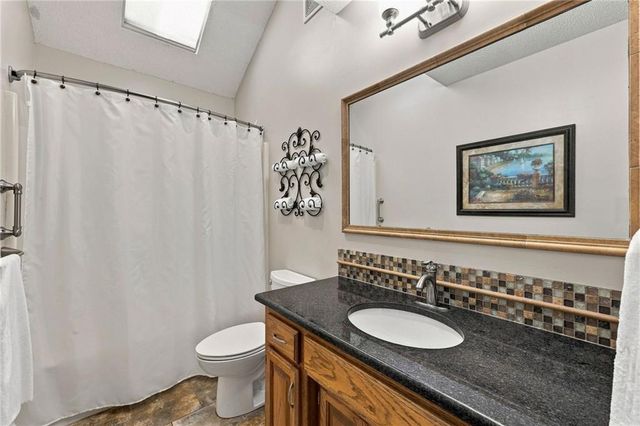 6726 N Charleston Drive, Kansas City, MO 64119