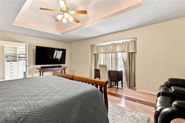 6726 N Charleston Drive, Kansas City, MO 64119