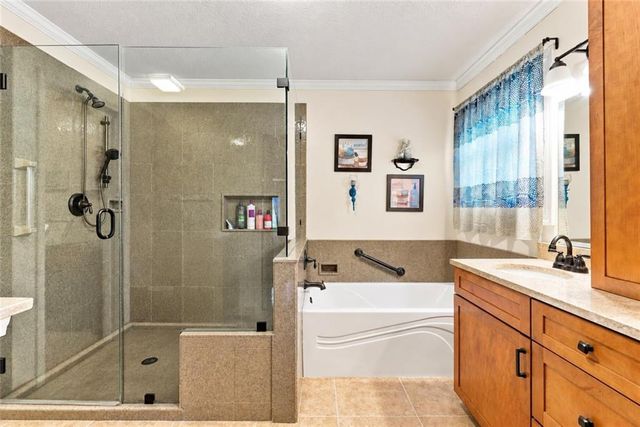 6726 N Charleston Drive, Kansas City, MO 64119