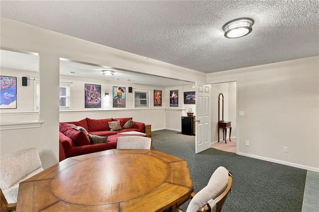 6726 N Charleston Drive, Kansas City, MO 64119