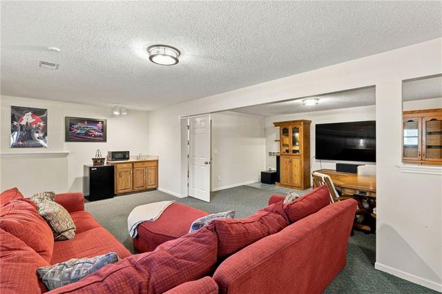 6726 N Charleston Drive, Kansas City, MO 64119