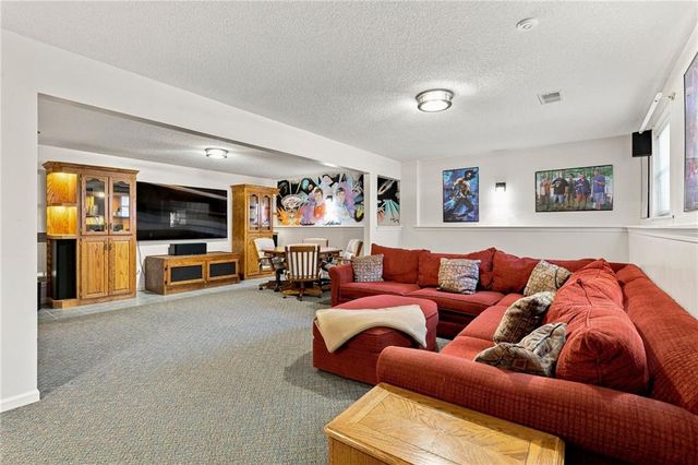 6726 N Charleston Drive, Kansas City, MO 64119